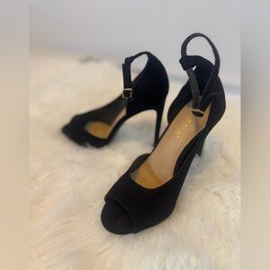 Liliana black suede look 7.5  heels